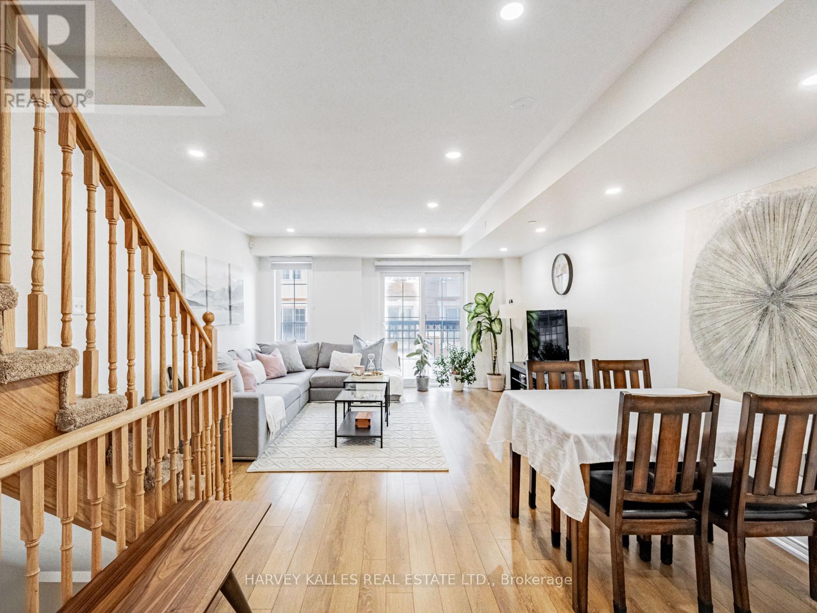 38 Glenstal Path, Oshawa, Ontario  L1L 0L2 - Photo 4 - E12865454