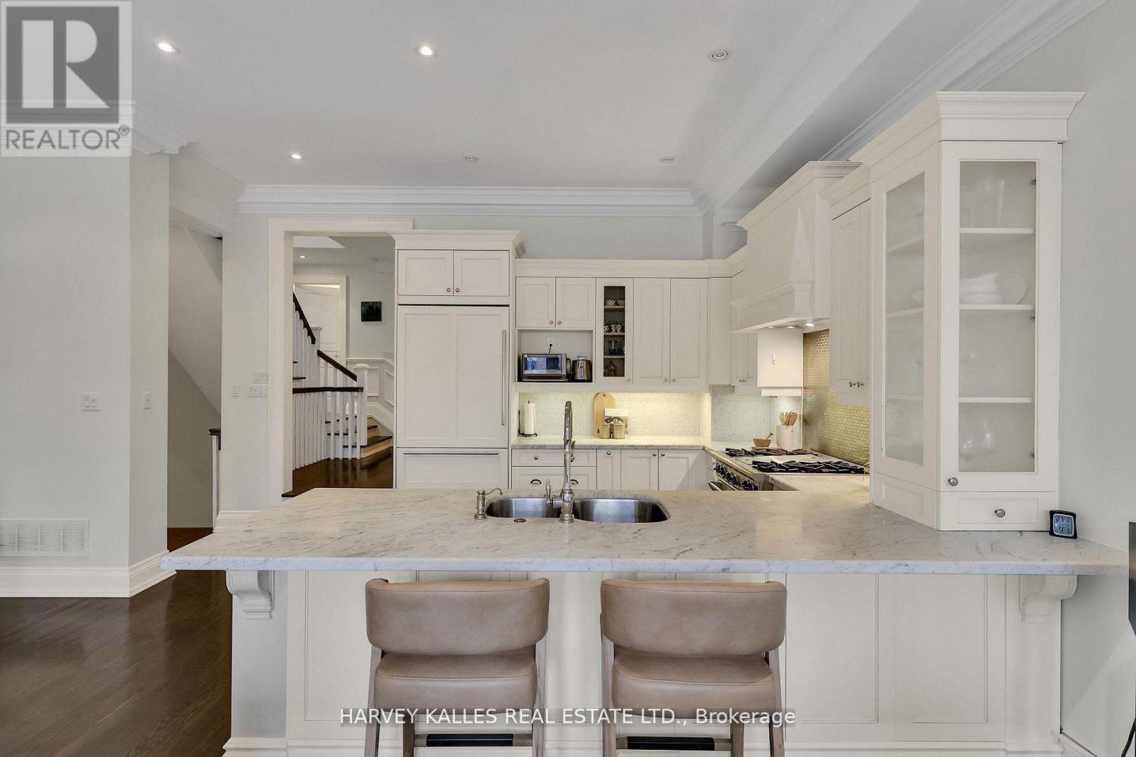 39 Gormley Avenue, Toronto, Ontario  M4V 1Y9 - Photo 17 - C12866604