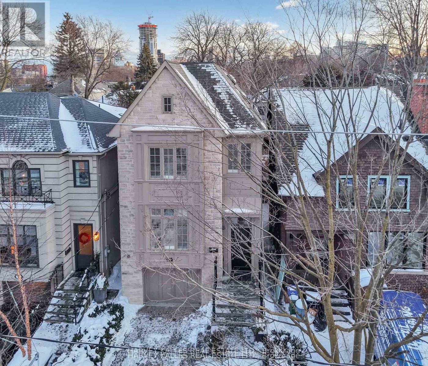 39 Gormley Avenue, Toronto, Ontario  M4V 1Y9 - Photo 2 - C12866604