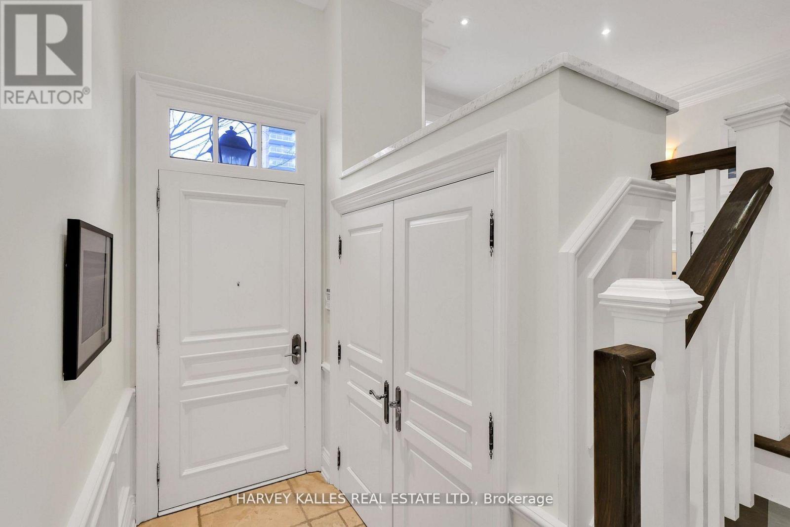 39 Gormley Avenue, Toronto, Ontario  M4V 1Y9 - Photo 4 - C12866604