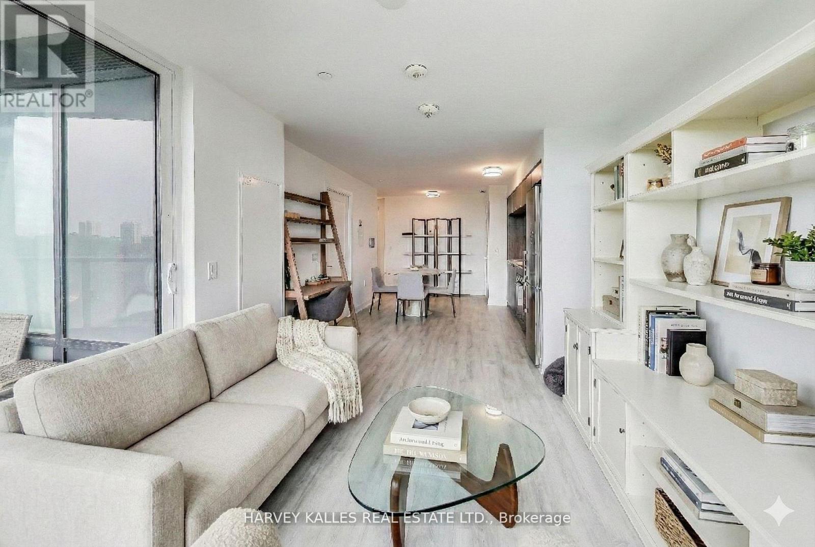 515 - 585 Bloor Street E, Toronto, Ontario  M4W 0B3 - Photo 2 - C12868150