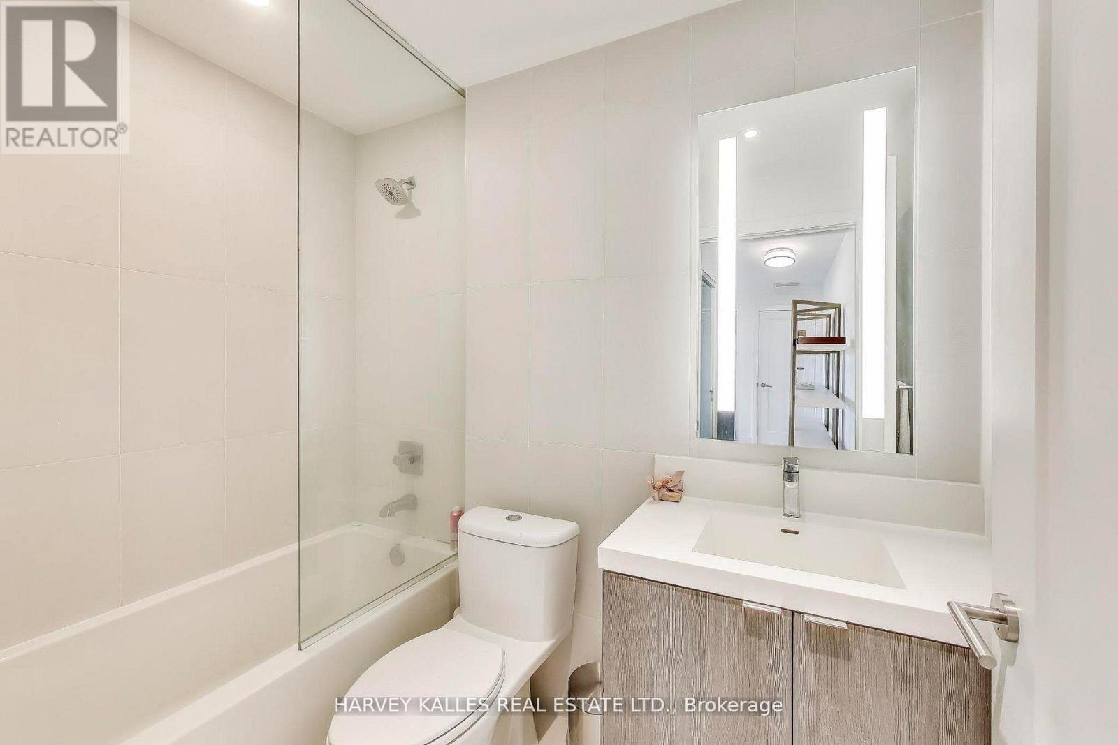 515 - 585 Bloor Street E, Toronto, Ontario  M4W 0B3 - Photo 8 - C12868150