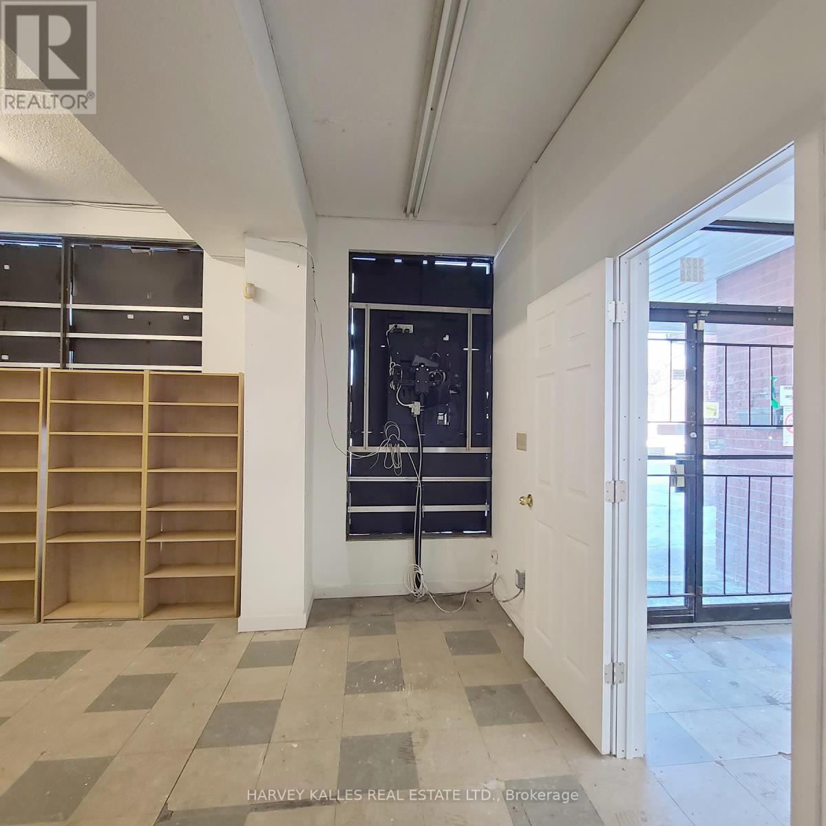 3829 Lake Shore Boulevard W, Toronto, Ontario M8W 1R3 - Photo 4 - W12871342