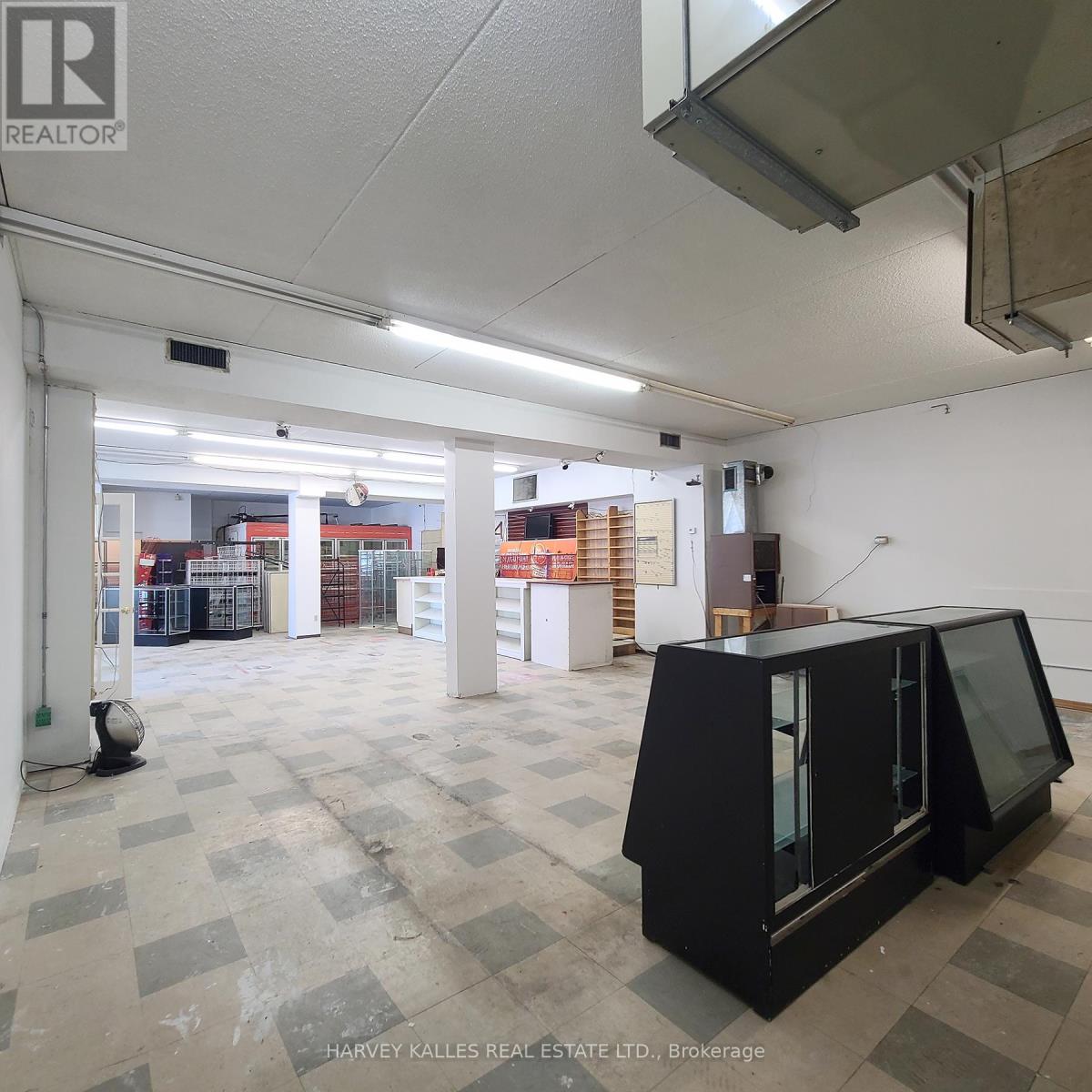 3829 Lake Shore Boulevard W, Toronto, Ontario M8W 1R3 - Photo 8 - W12871342