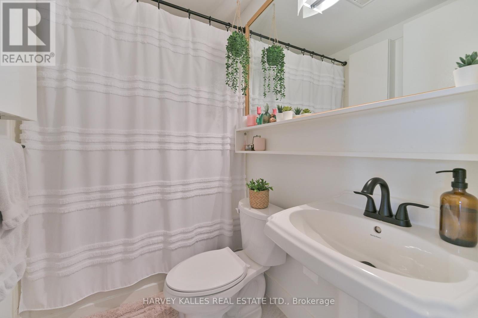 1704 - 85 Bloor Street E, Toronto, Ontario  M4W 3Y1 - Photo 11 - C12871616