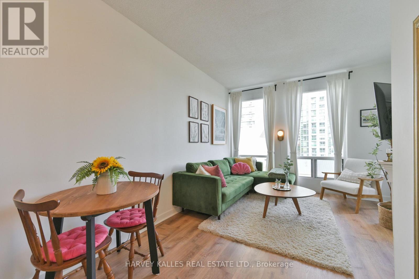 1704 - 85 Bloor Street E, Toronto, Ontario  M4W 3Y1 - Photo 3 - C12871616