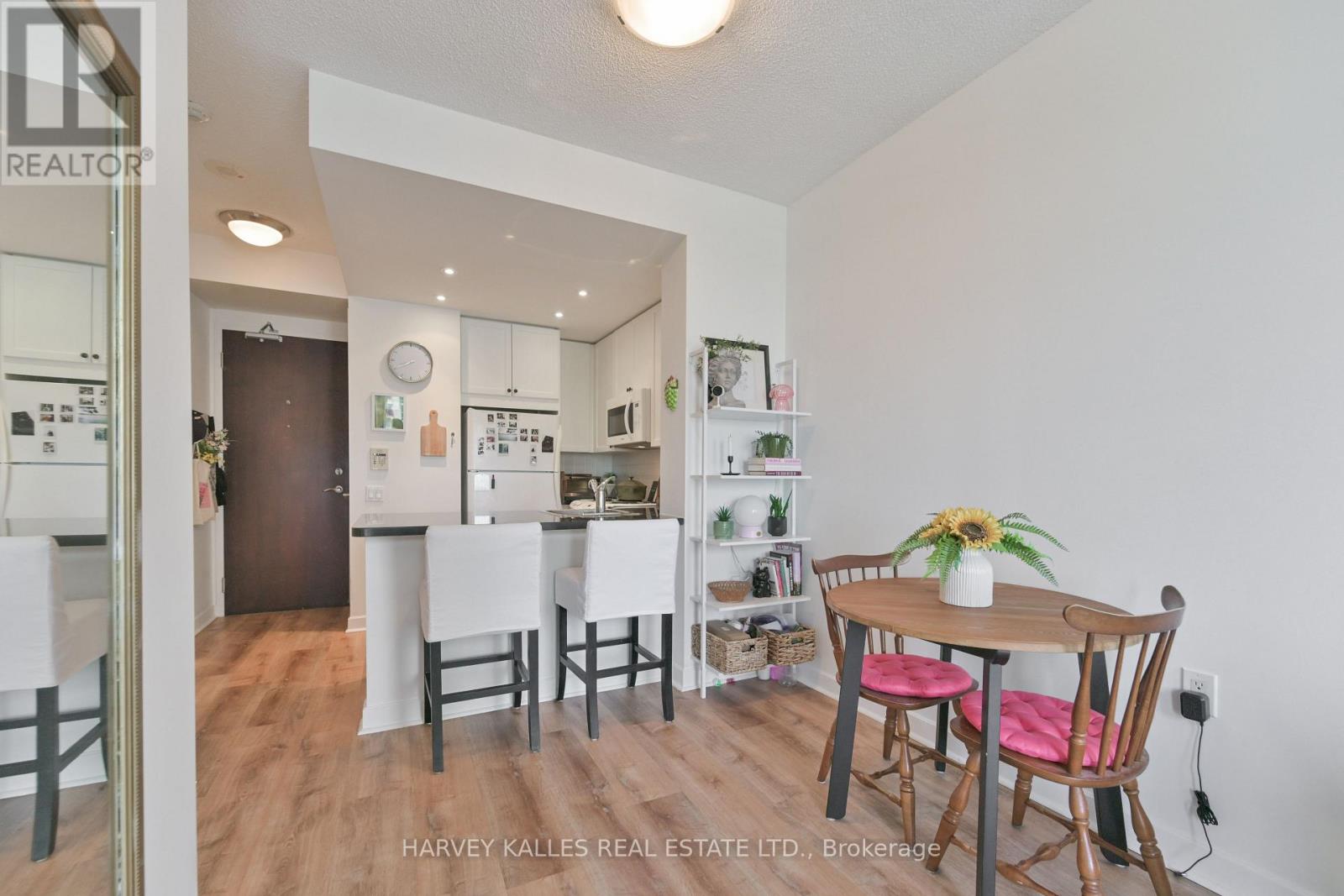 1704 - 85 Bloor Street E, Toronto, Ontario  M4W 3Y1 - Photo 4 - C12871616