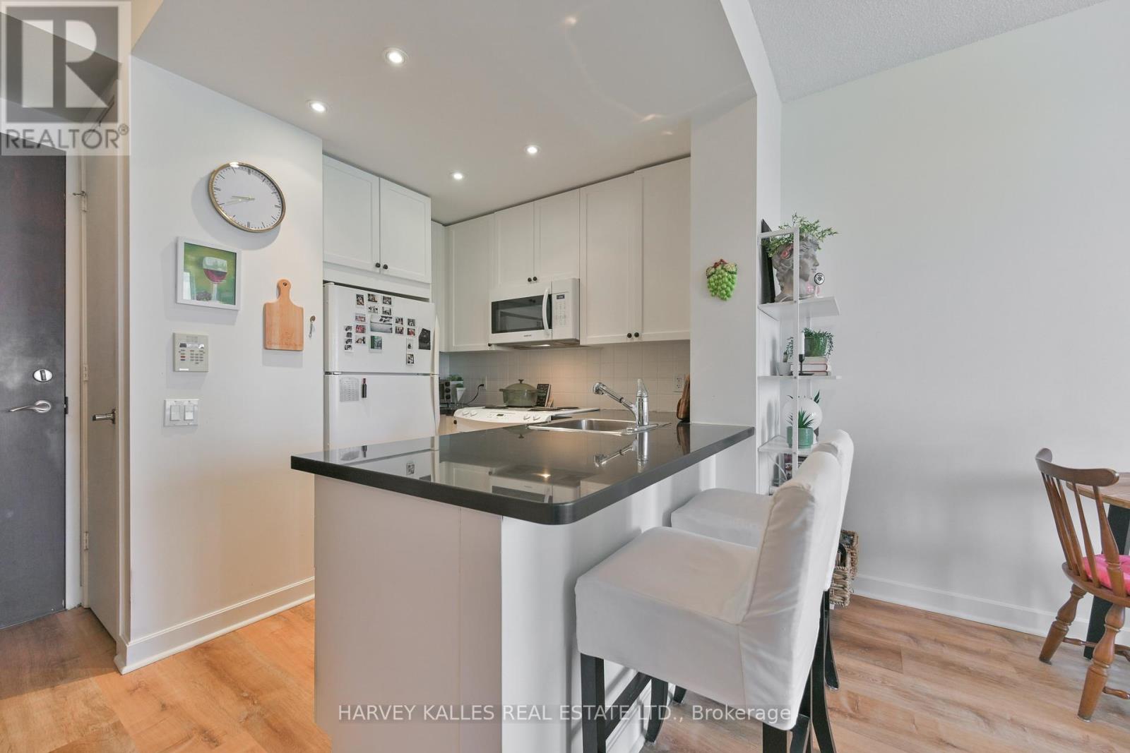 1704 - 85 Bloor Street E, Toronto, Ontario  M4W 3Y1 - Photo 6 - C12871616