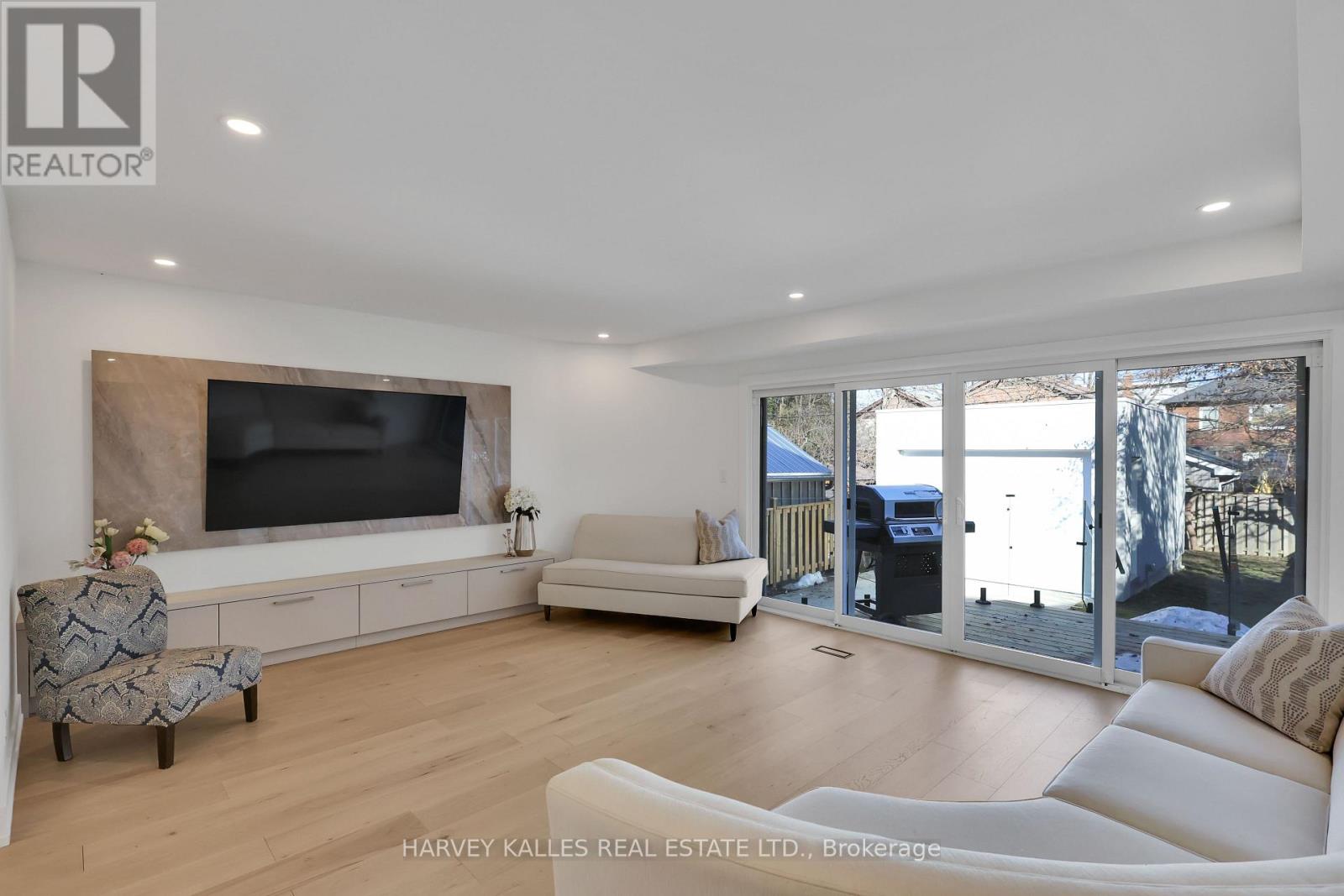 207 Sutherland Drive, Toronto, Ontario  M4G 1J1 - Photo 11 - C12872010