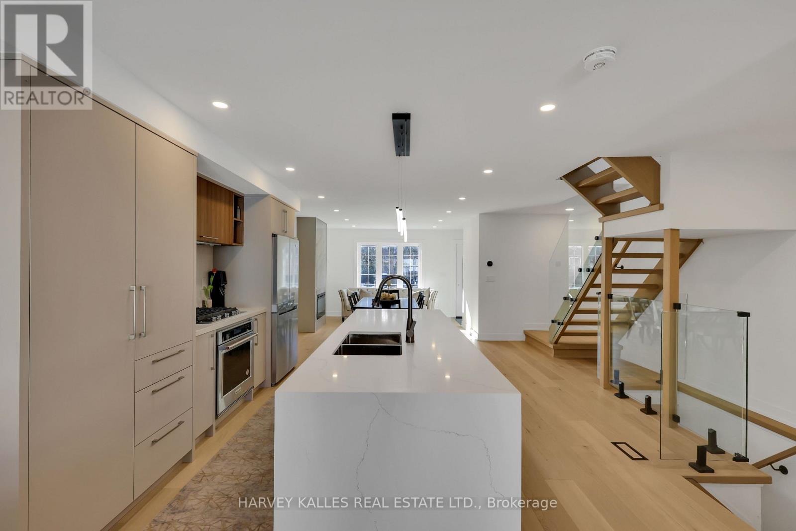 207 Sutherland Drive, Toronto, Ontario  M4G 1J1 - Photo 14 - C12872010