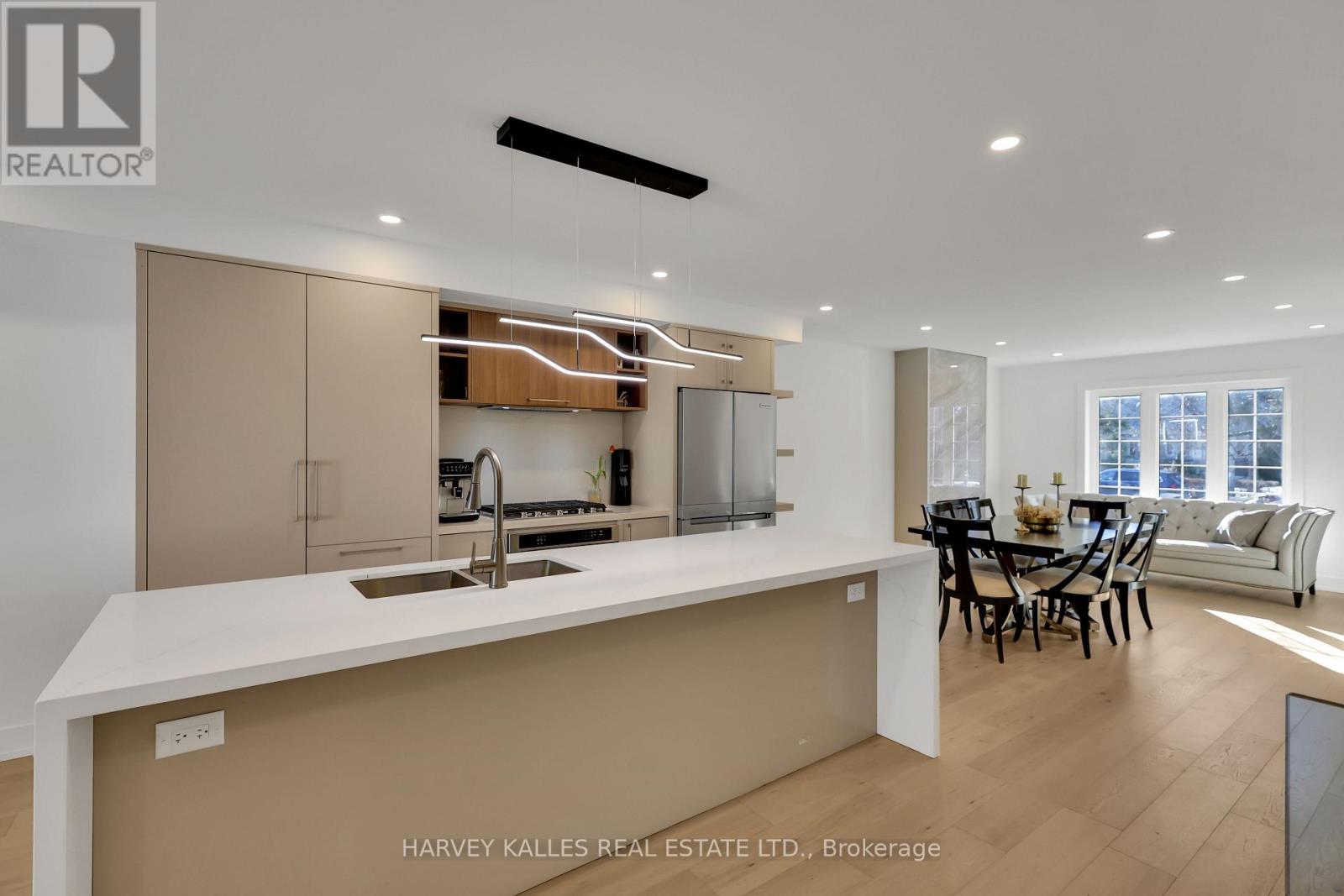 207 Sutherland Drive, Toronto, Ontario  M4G 1J1 - Photo 15 - C12872010