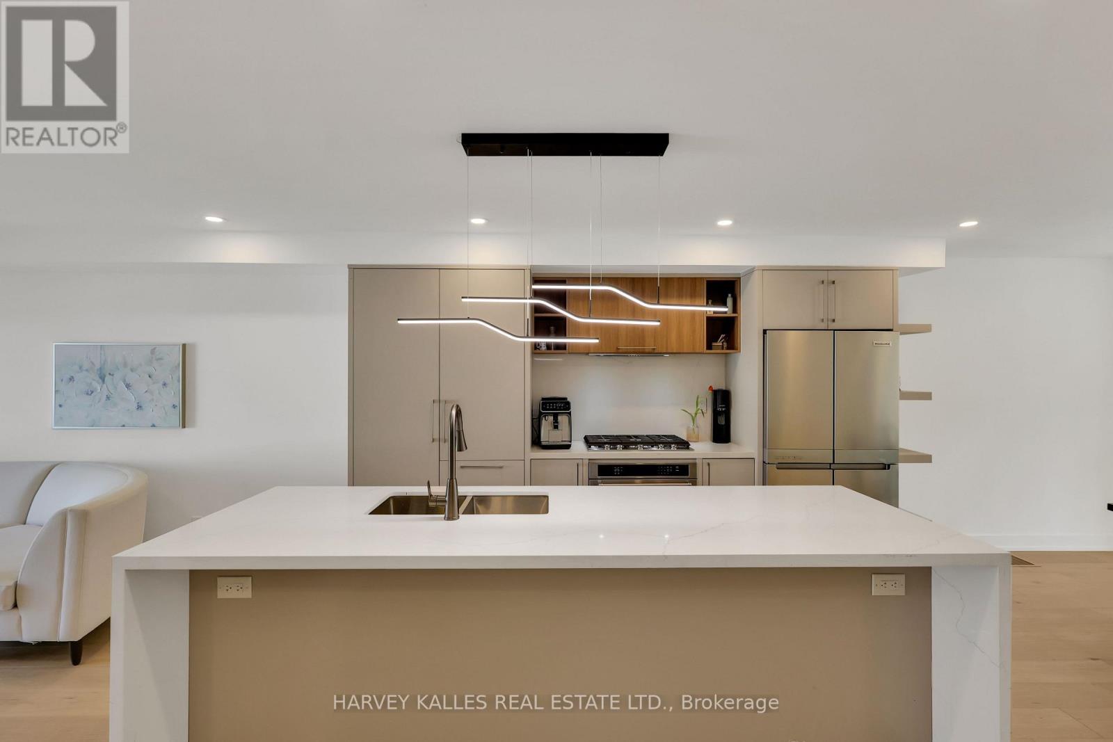 207 Sutherland Drive, Toronto, Ontario  M4G 1J1 - Photo 16 - C12872010