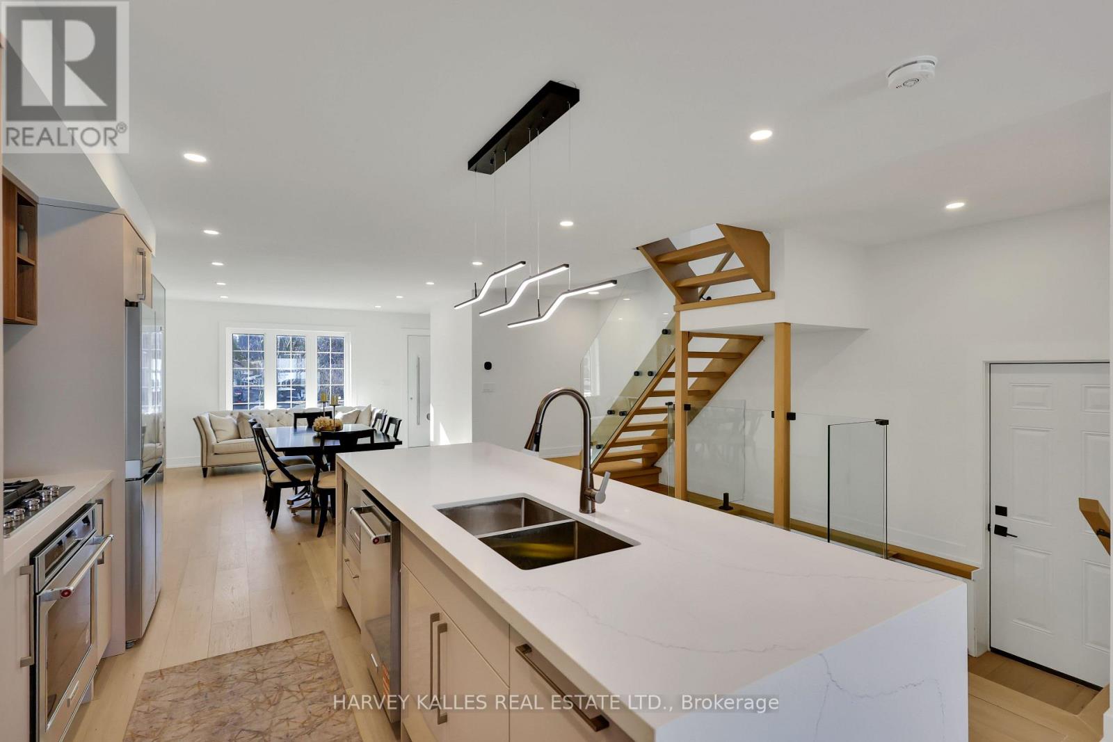 207 Sutherland Drive, Toronto, Ontario  M4G 1J1 - Photo 19 - C12872010