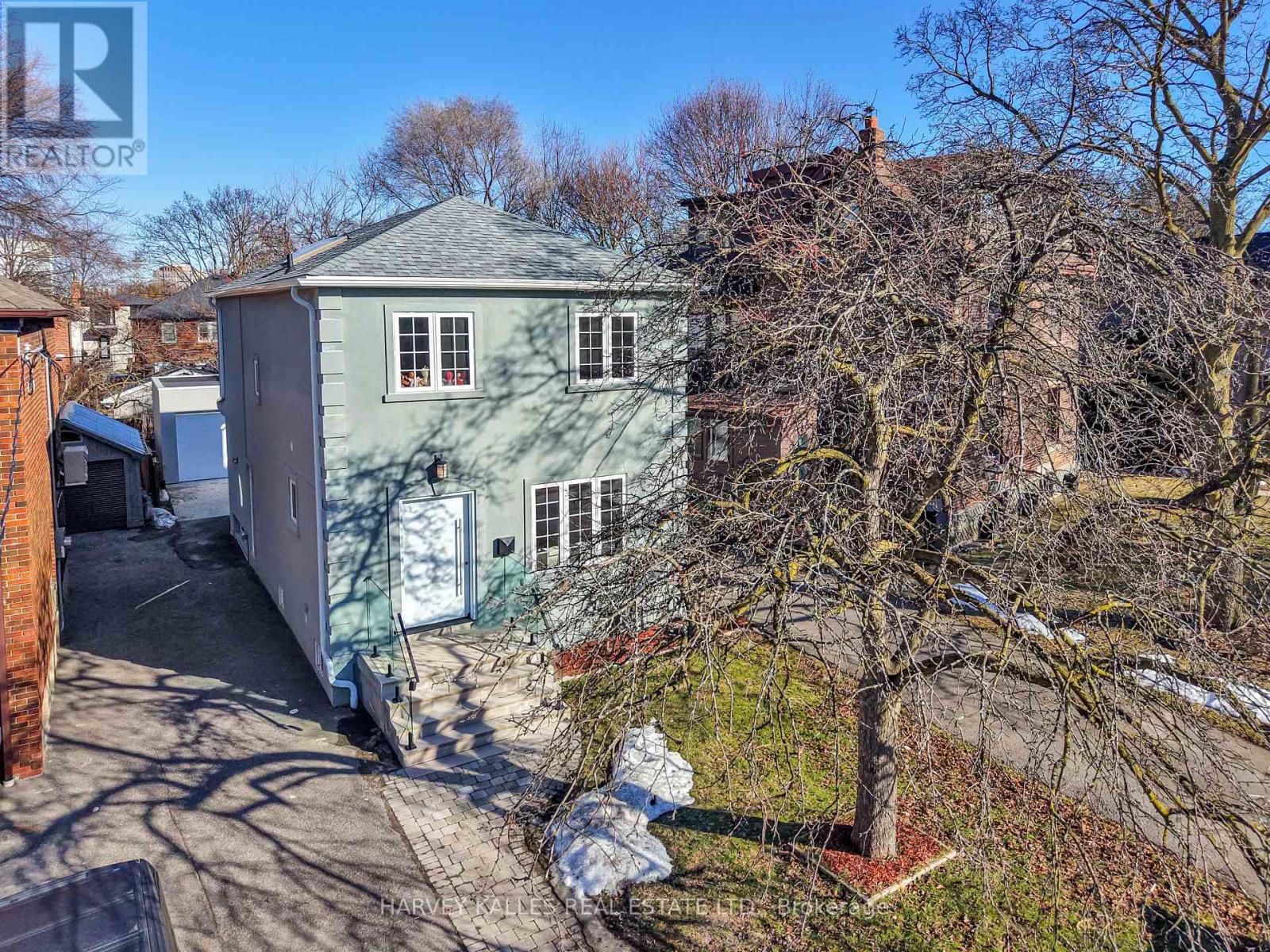 207 Sutherland Drive, Toronto, Ontario  M4G 1J1 - Photo 2 - C12872010