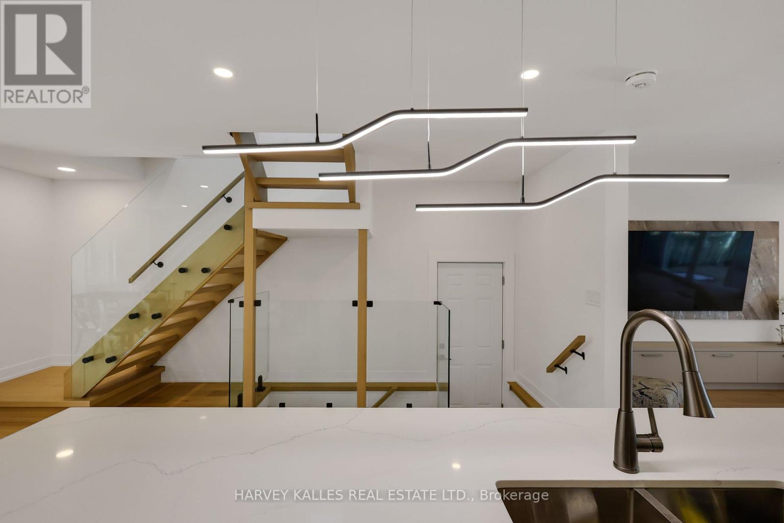 207 Sutherland Drive, Toronto, Ontario  M4G 1J1 - Photo 20 - C12872010