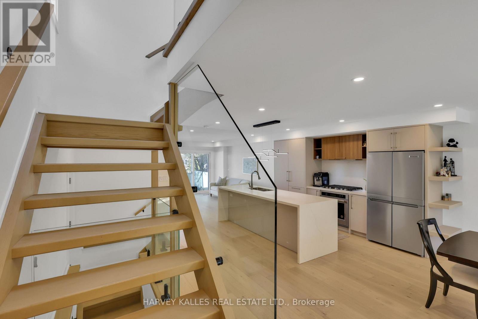 207 Sutherland Drive, Toronto, Ontario  M4G 1J1 - Photo 22 - C12872010