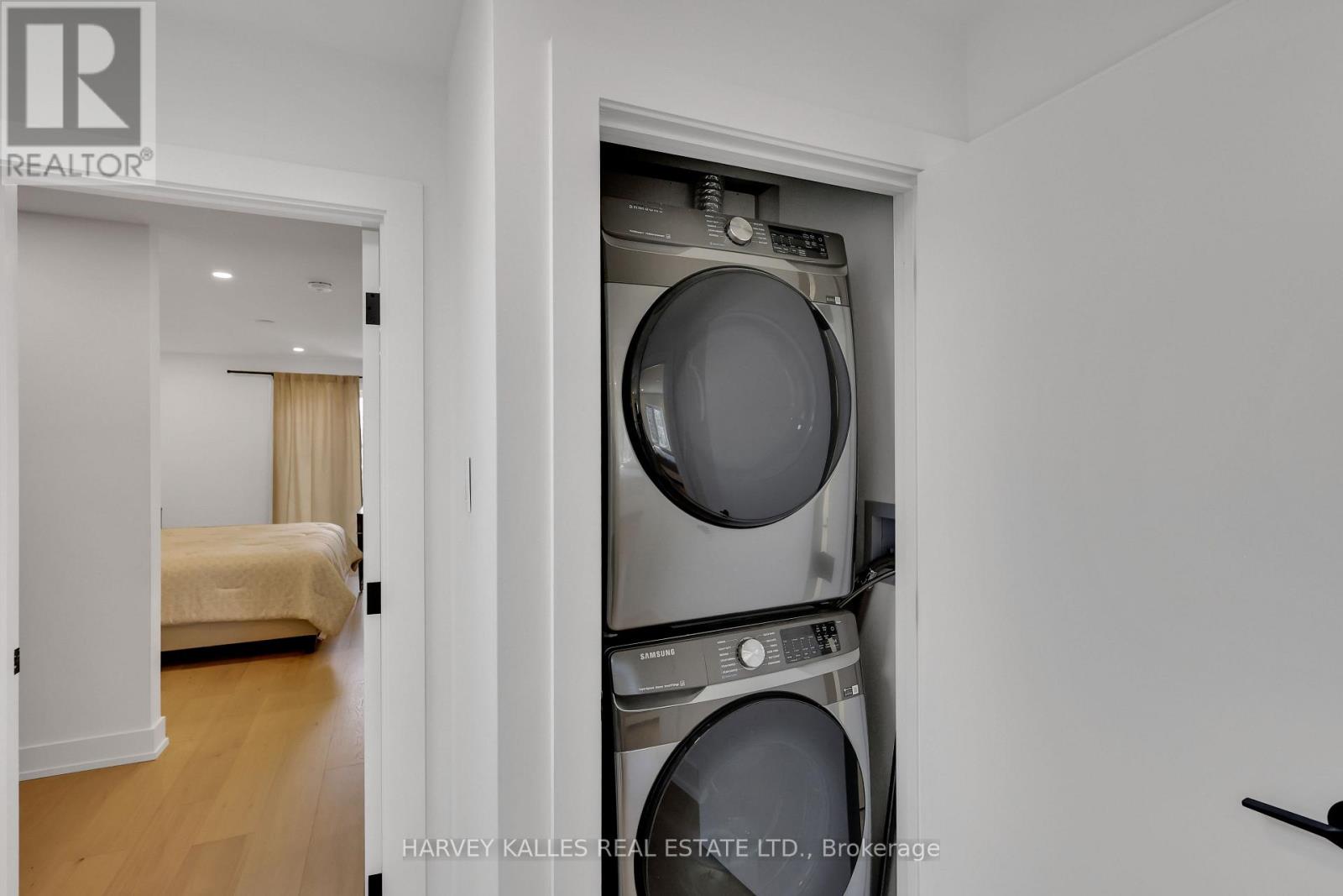 207 Sutherland Drive, Toronto, Ontario  M4G 1J1 - Photo 24 - C12872010