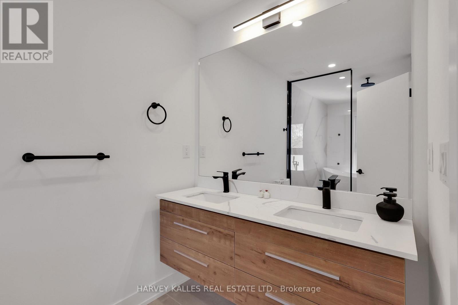 207 Sutherland Drive, Toronto, Ontario  M4G 1J1 - Photo 27 - C12872010