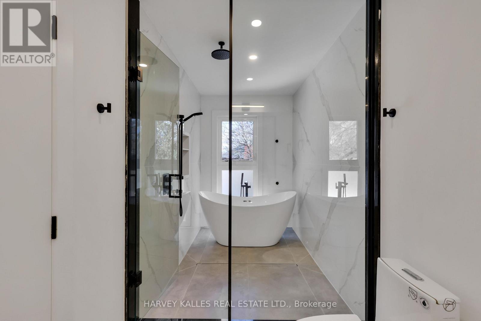 207 Sutherland Drive, Toronto, Ontario  M4G 1J1 - Photo 28 - C12872010