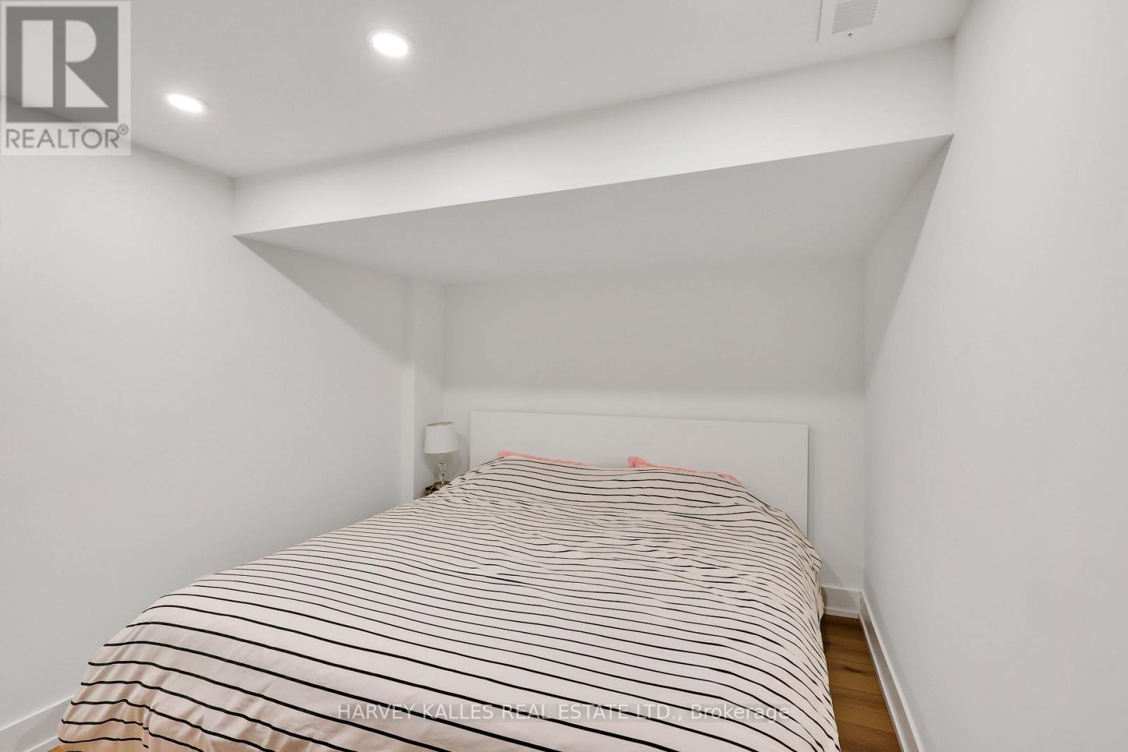 207 Sutherland Drive, Toronto, Ontario  M4G 1J1 - Photo 41 - C12872010