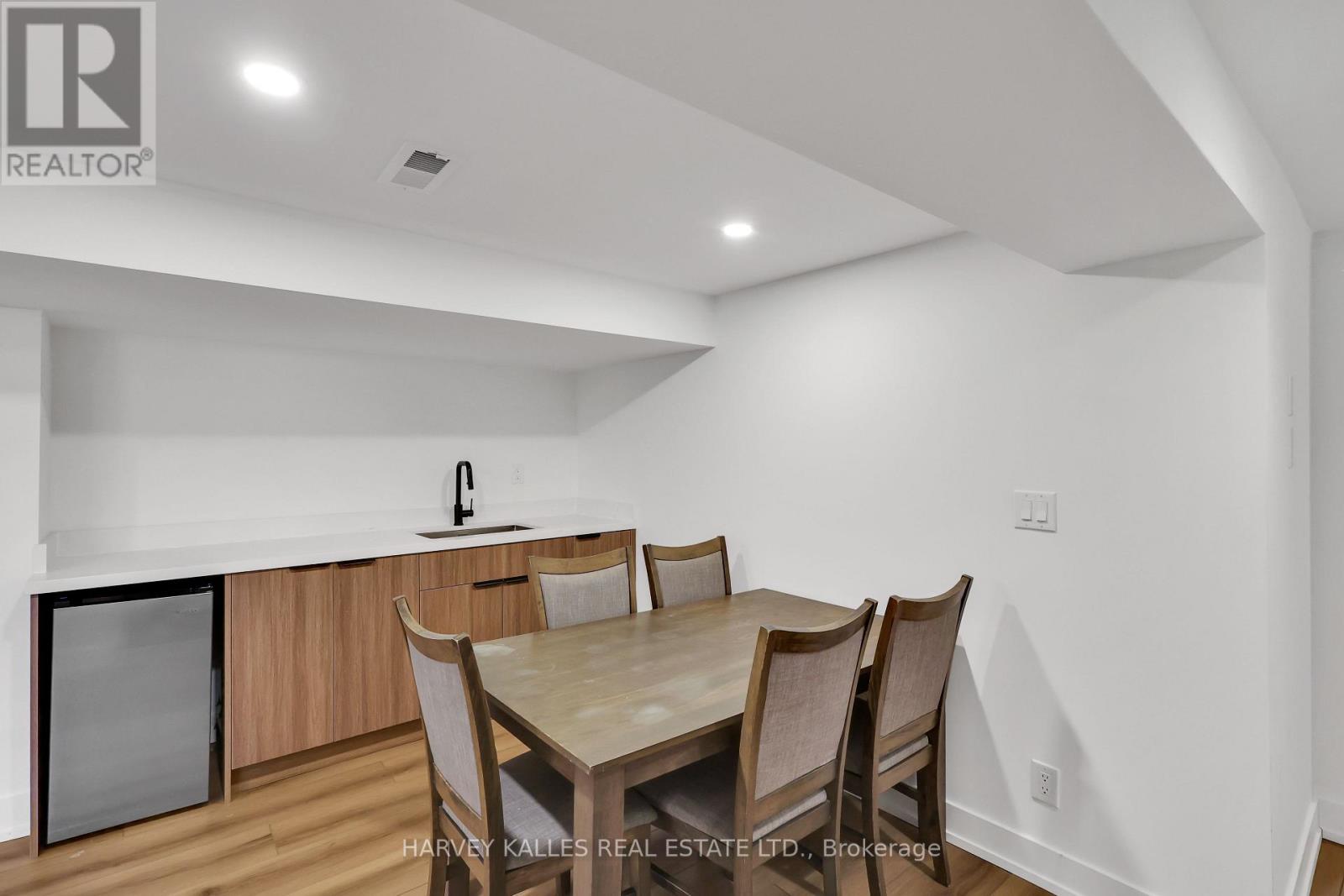 207 Sutherland Drive, Toronto, Ontario  M4G 1J1 - Photo 42 - C12872010