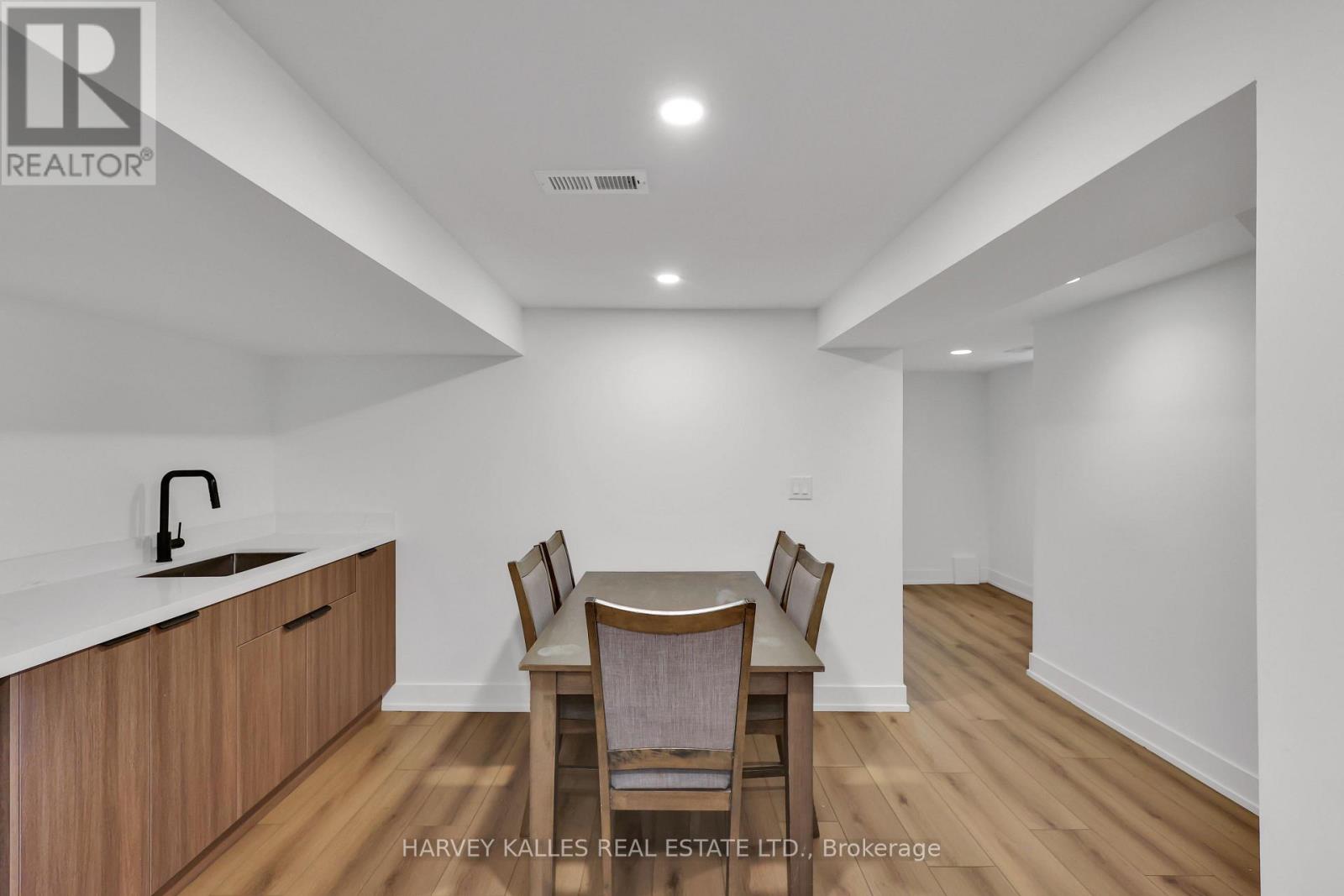 207 Sutherland Drive, Toronto, Ontario  M4G 1J1 - Photo 43 - C12872010