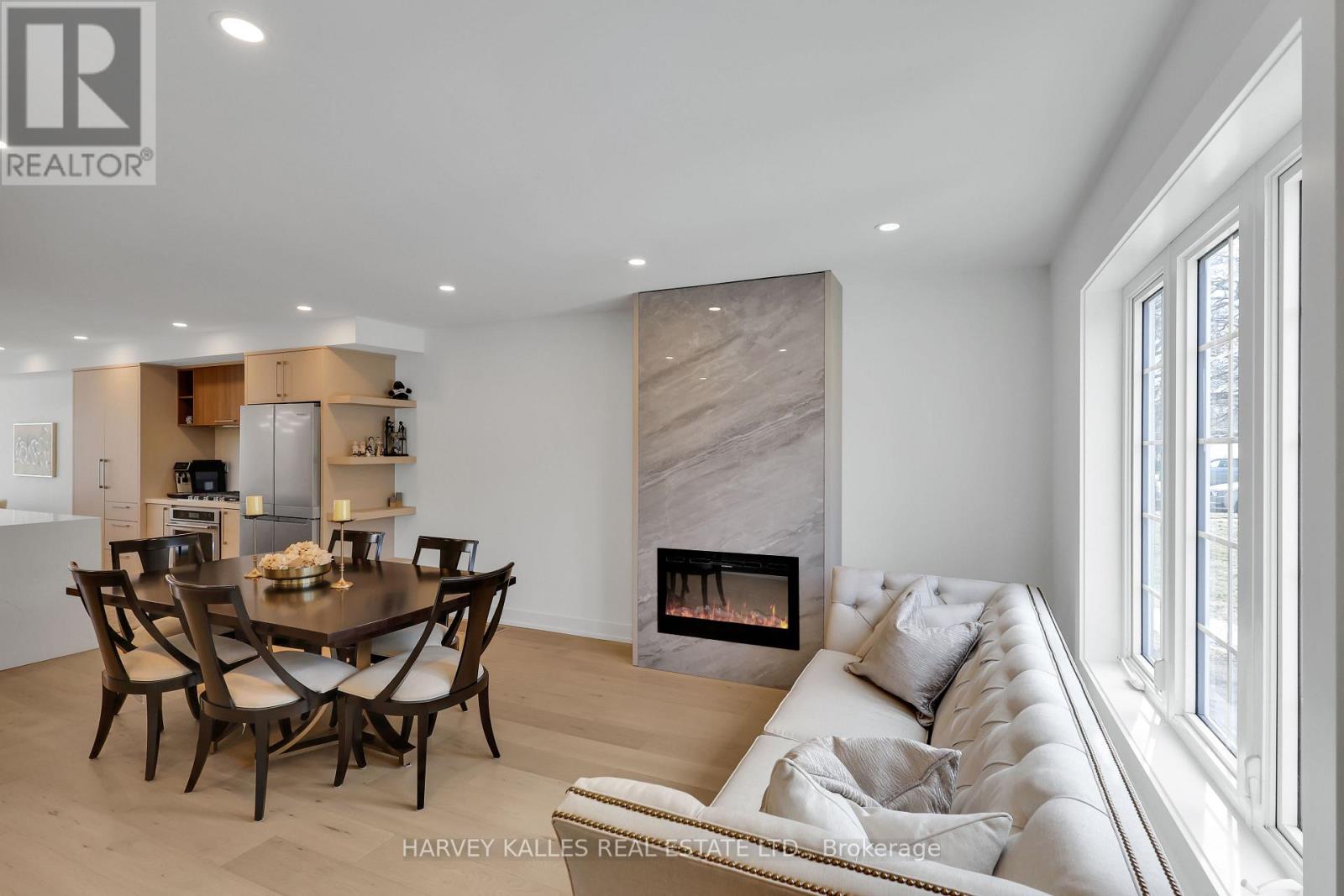 207 Sutherland Drive, Toronto, Ontario  M4G 1J1 - Photo 5 - C12872010