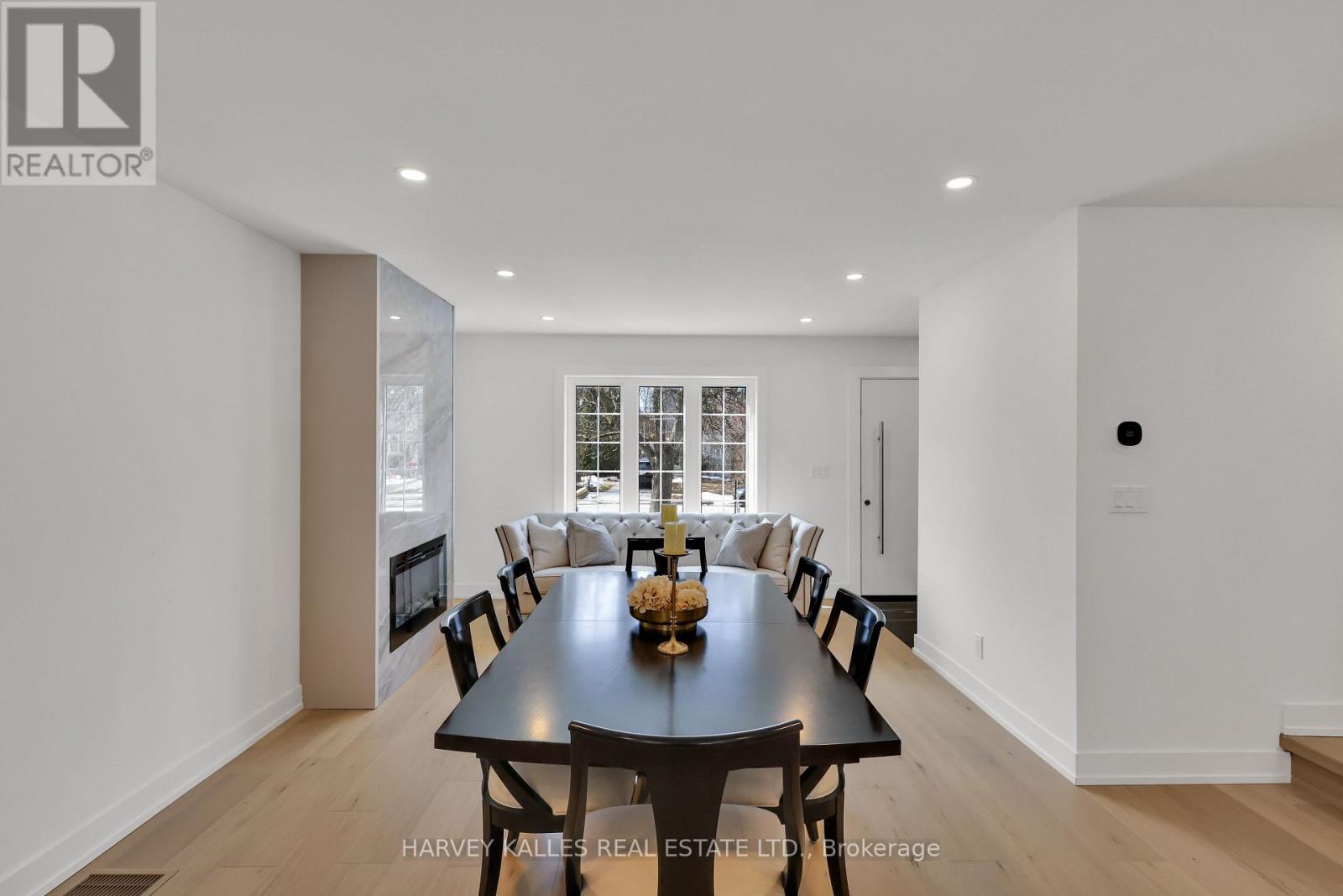 207 Sutherland Drive, Toronto, Ontario  M4G 1J1 - Photo 7 - C12872010