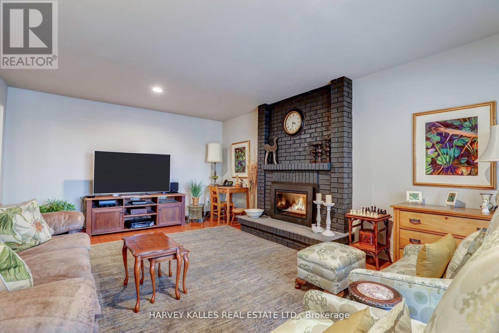 Th16 - 18 La Rose Avenue, Toronto, Ontario  M9P 1A5 - Photo 10 - W12872194