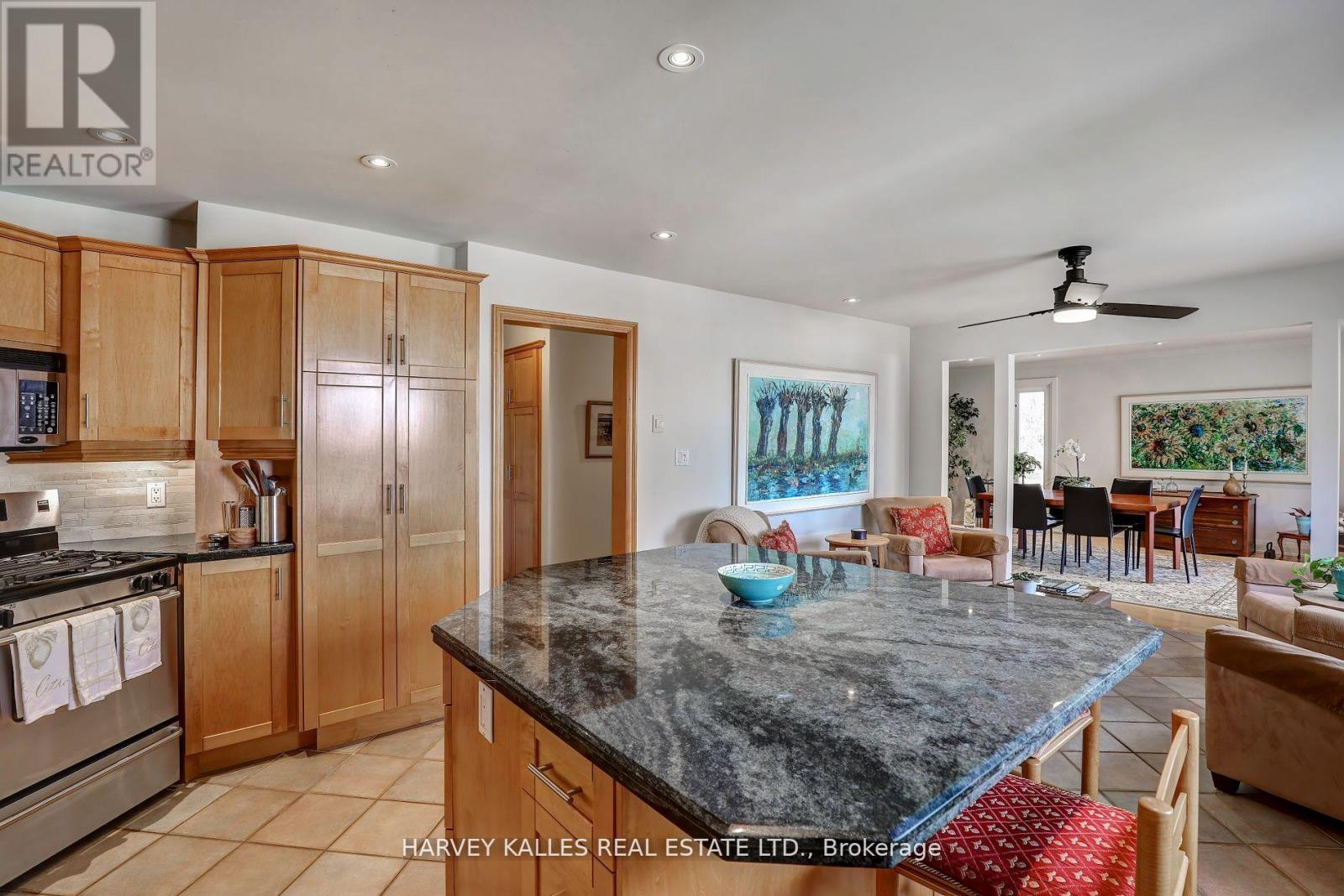 Th16 - 18 La Rose Avenue, Toronto, Ontario  M9P 1A5 - Photo 15 - W12872194