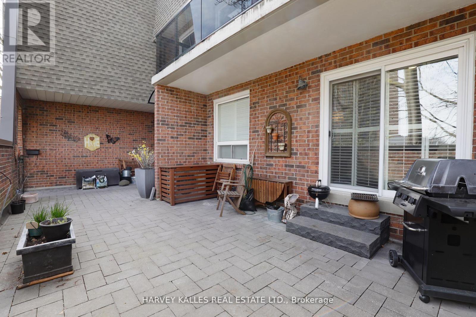 Th16 - 18 La Rose Avenue, Toronto, Ontario  M9P 1A5 - Photo 3 - W12872194