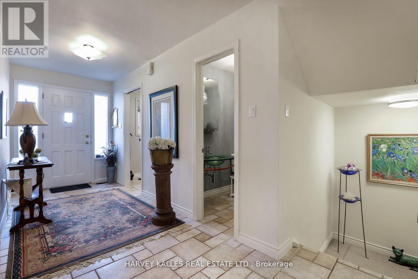 Th16 - 18 La Rose Avenue, Toronto, Ontario  M9P 1A5 - Photo 5 - W12872194