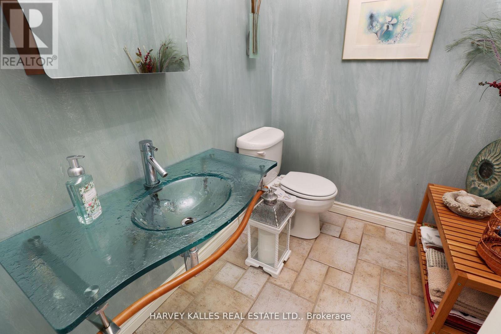 Th16 - 18 La Rose Avenue, Toronto, Ontario  M9P 1A5 - Photo 6 - W12872194