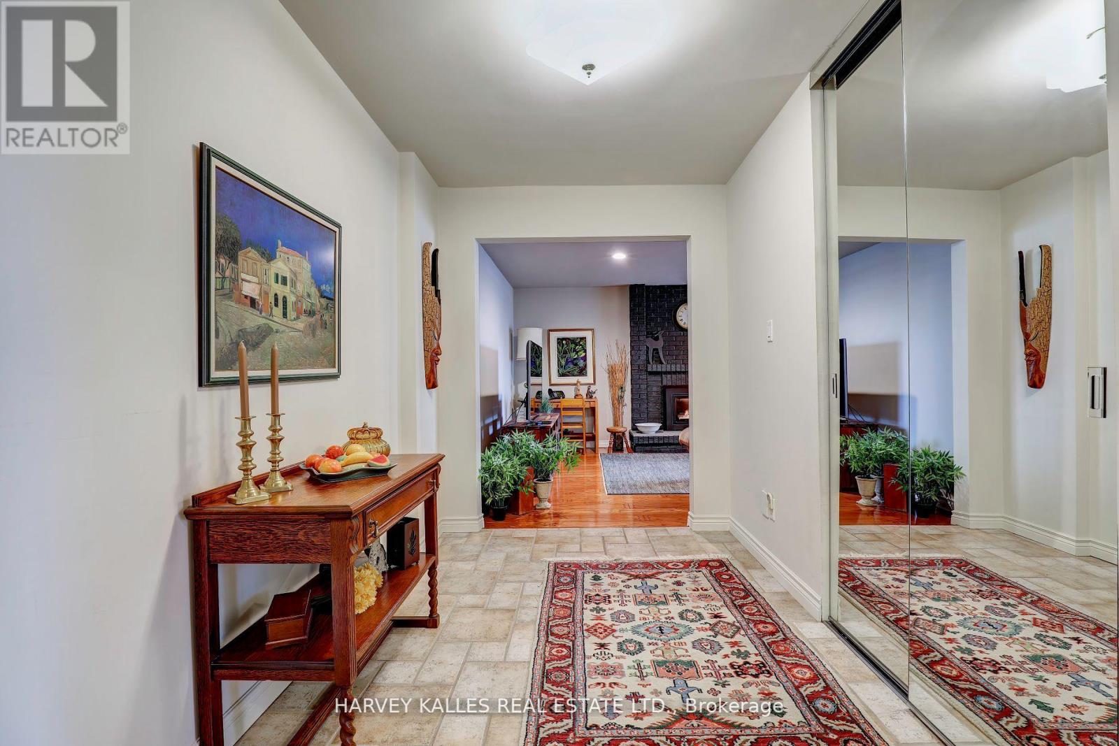 Th16 - 18 La Rose Avenue, Toronto, Ontario  M9P 1A5 - Photo 8 - W12872194