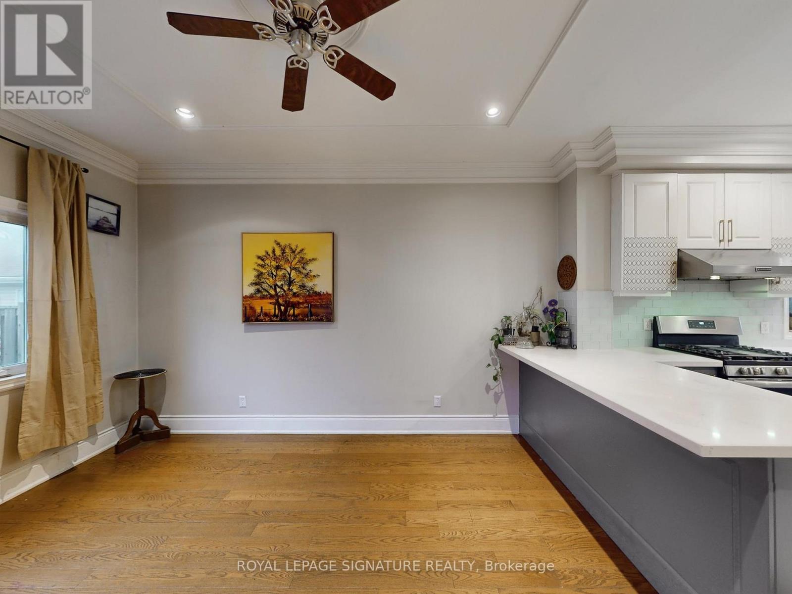 73 Buttonwood Avenue, Toronto, Ontario  M6M 2H9 - Photo 12 - W12875086