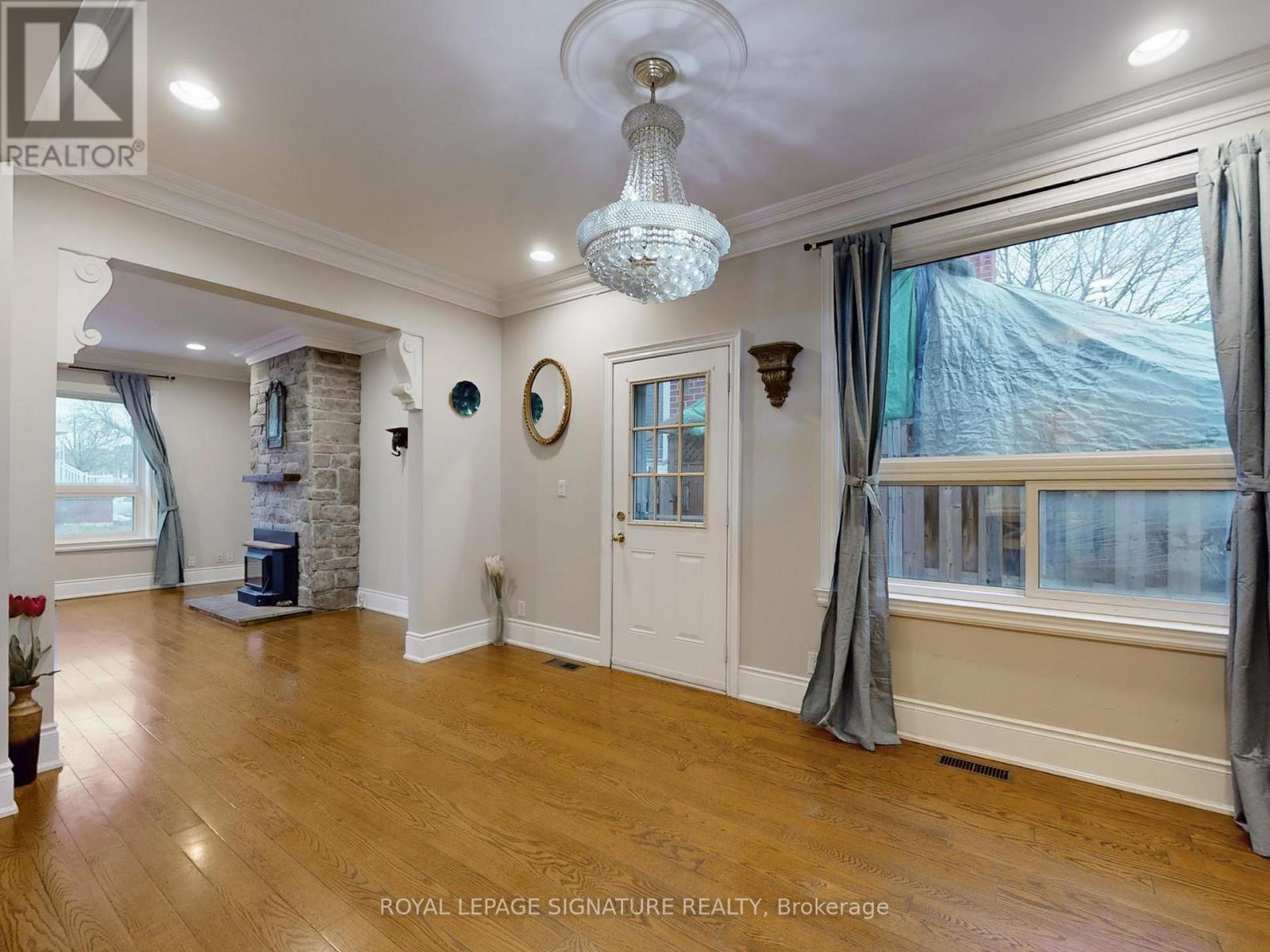 73 Buttonwood Avenue, Toronto, Ontario  M6M 2H9 - Photo 15 - W12875086