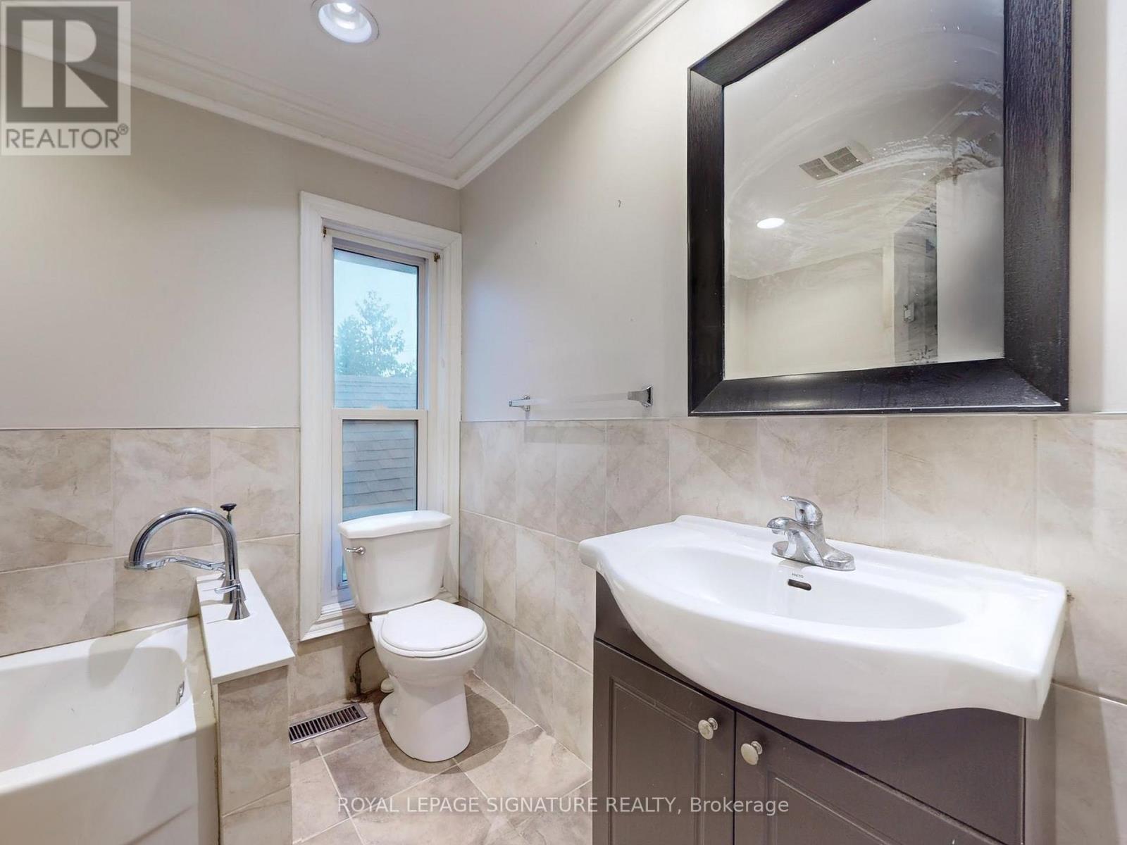 73 Buttonwood Avenue, Toronto, Ontario  M6M 2H9 - Photo 25 - W12875086