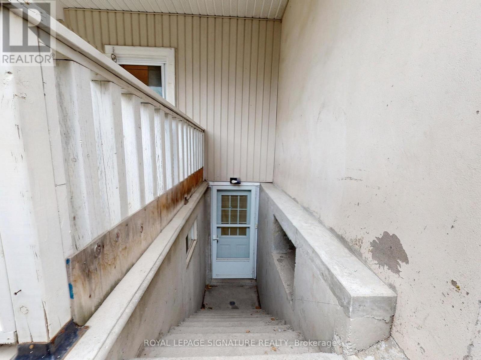 73 Buttonwood Avenue, Toronto, Ontario  M6M 2H9 - Photo 43 - W12875086