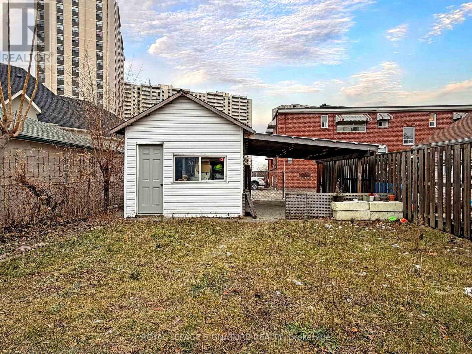 73 Buttonwood Avenue, Toronto, Ontario  M6M 2H9 - Photo 47 - W12875086