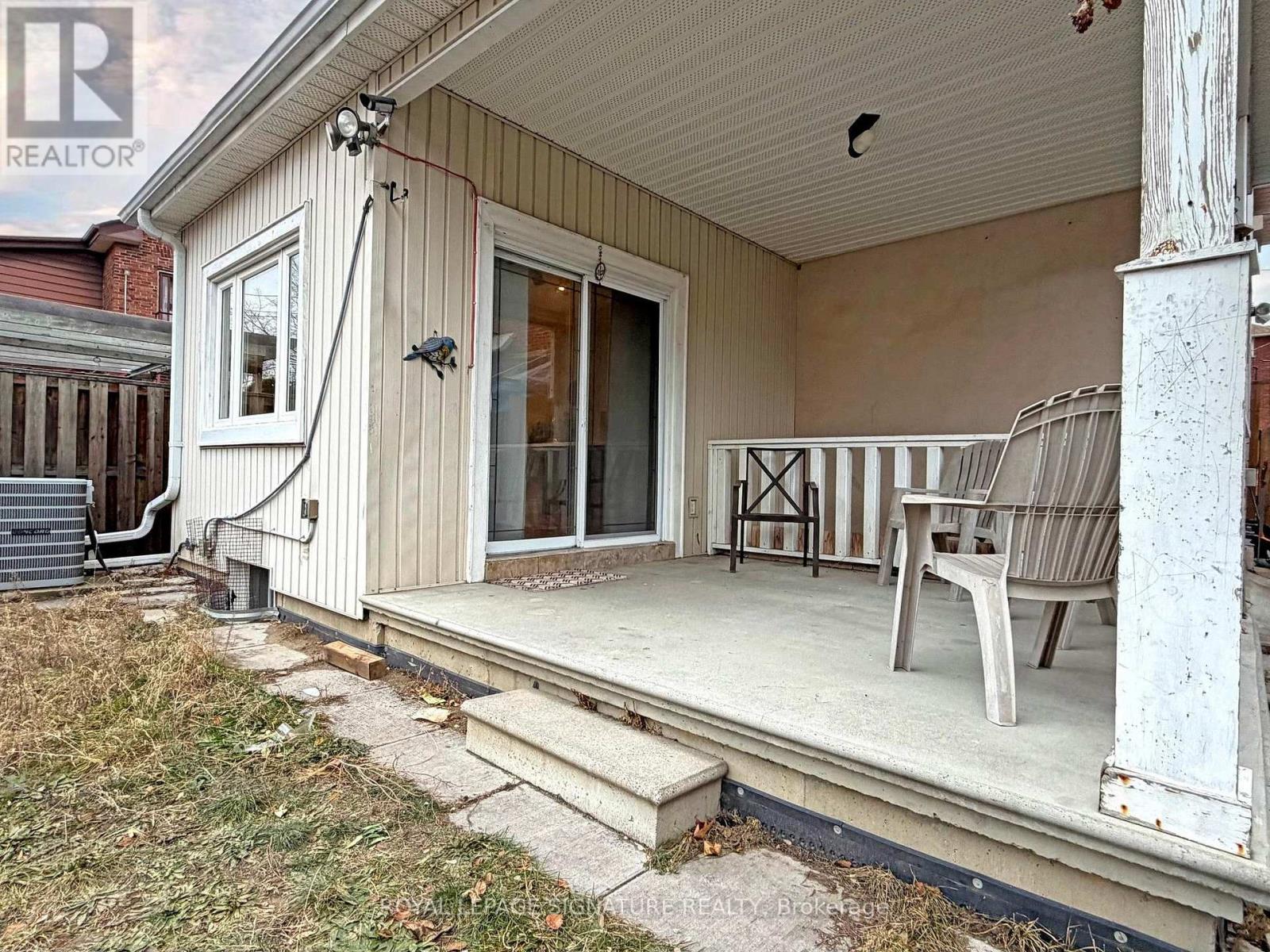 73 Buttonwood Avenue, Toronto, Ontario  M6M 2H9 - Photo 48 - W12875086