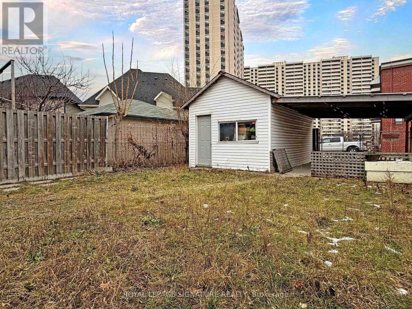 73 Buttonwood Avenue, Toronto, Ontario  M6M 2H9 - Photo 49 - W12875086