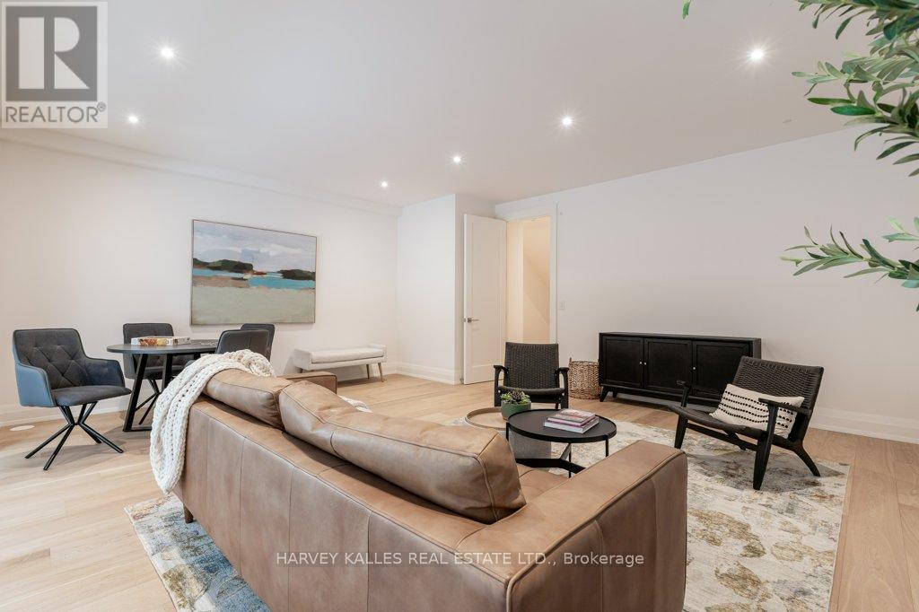 36 Evergreen Gardens, Toronto, Ontario  M4G 1C5 - Photo 10 - C12875206