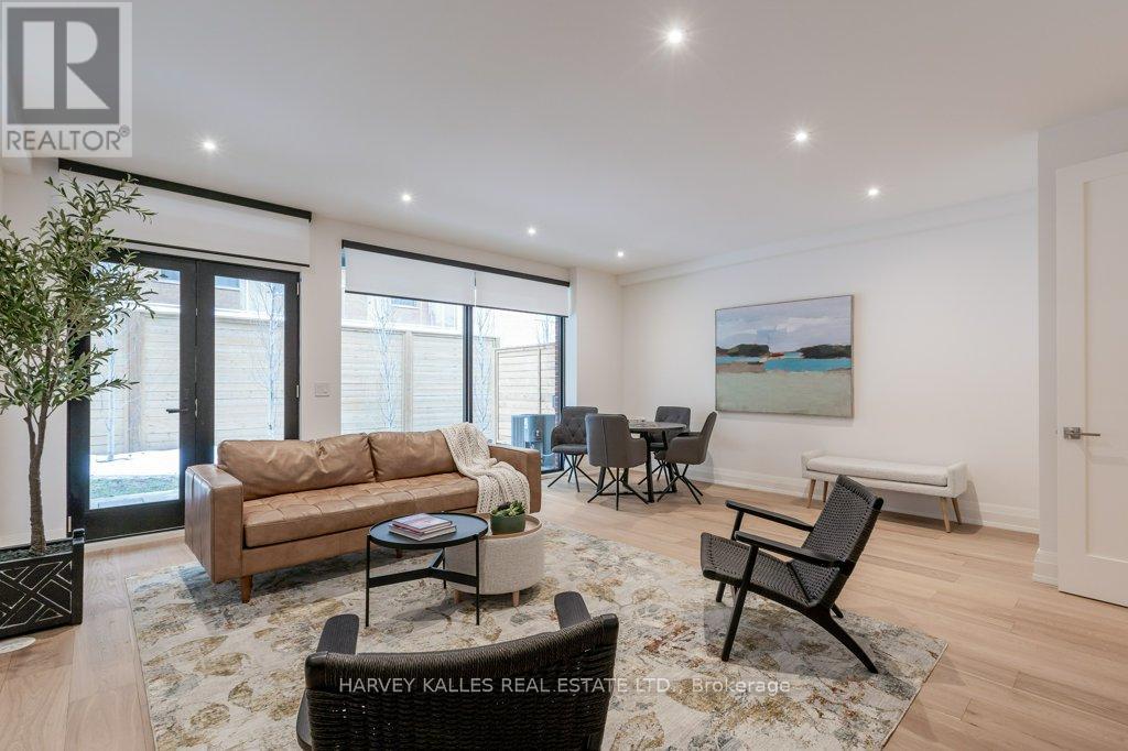 36 Evergreen Gardens, Toronto, Ontario  M4G 1C5 - Photo 11 - C12875206