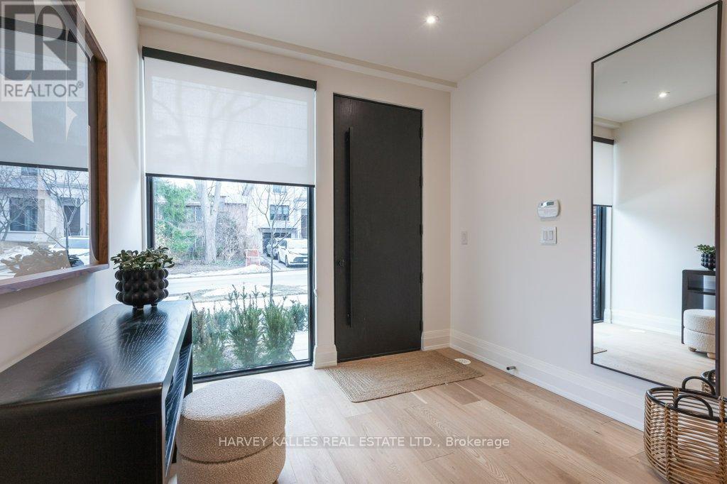 36 Evergreen Gardens, Toronto, Ontario  M4G 1C5 - Photo 2 - C12875206