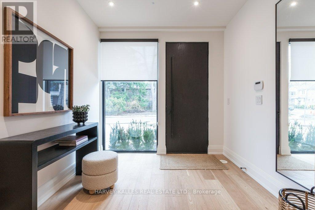 36 Evergreen Gardens, Toronto, Ontario  M4G 1C5 - Photo 3 - C12875206