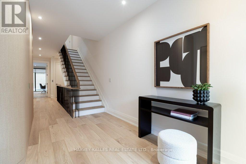 36 Evergreen Gardens, Toronto, Ontario  M4G 1C5 - Photo 4 - C12875206