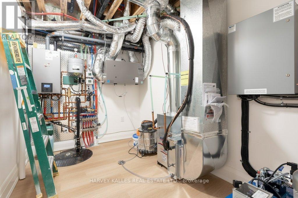 36 Evergreen Gardens, Toronto, Ontario  M4G 1C5 - Photo 50 - C12875206