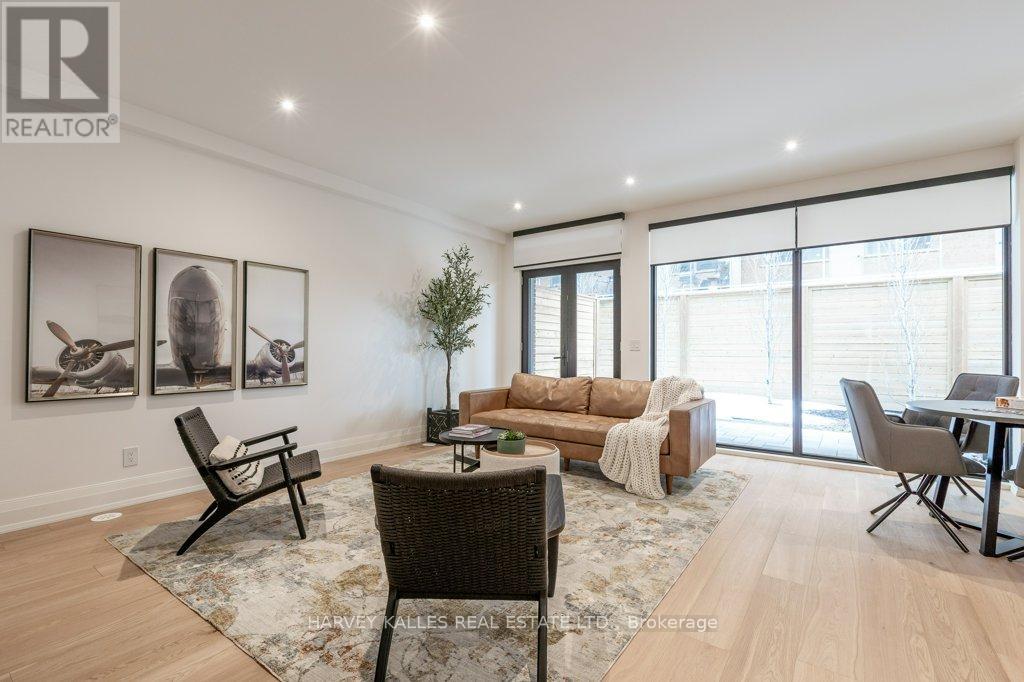 36 Evergreen Gardens, Toronto, Ontario  M4G 1C5 - Photo 8 - C12875206