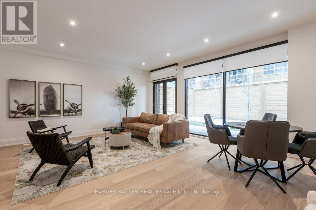 36 Evergreen Gardens, Toronto, Ontario  M4G 1C5 - Photo 9 - C12875206