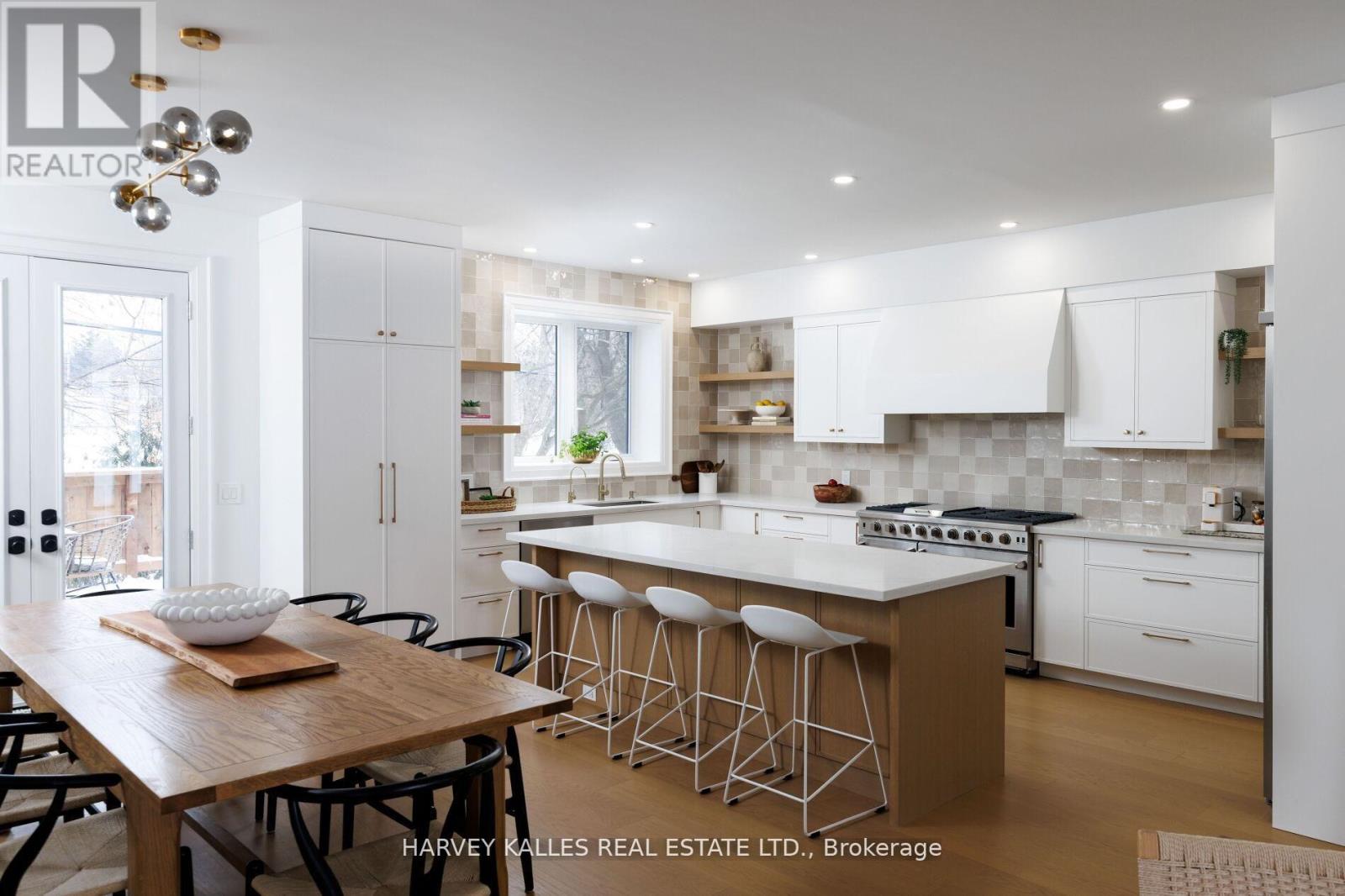 90 Great Oak Drive, Toronto, Ontario  M9A 1N5 - Photo 11 - W12875388